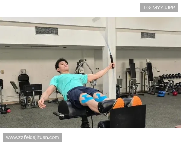 孙杨家的冰箱里塞满蛋白粉，邻居说他半夜还在泳池扑腾